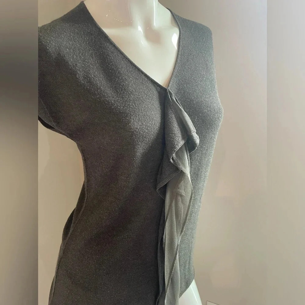 Hugo Boss Grey sleeveless sweater with front ruffle size Small - Picture 2 of 9